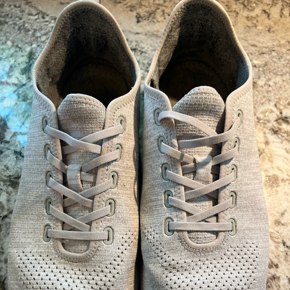 Light gray Peter Millar slide on sneakers in size 13.  Great condition.